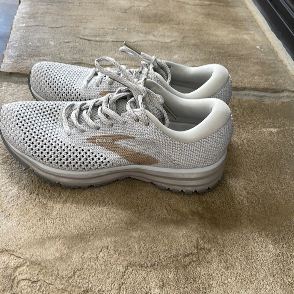 Brooks revel 2